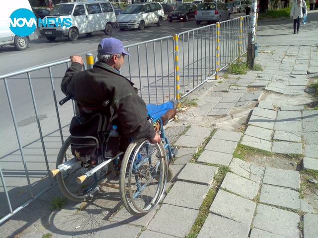 Липса на тротоари в центъра на Варна