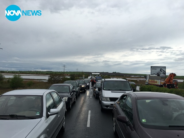 Пътят Бургас-Варна е затворен поради стачка