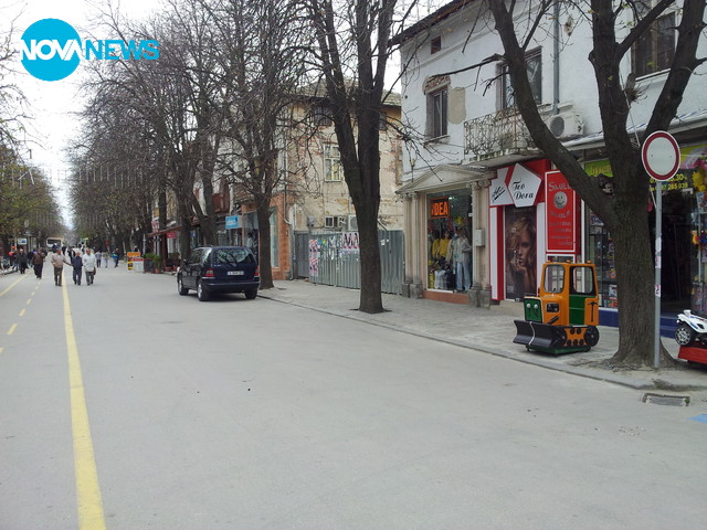 Как се паркира на пешеходната улица в Сандански
