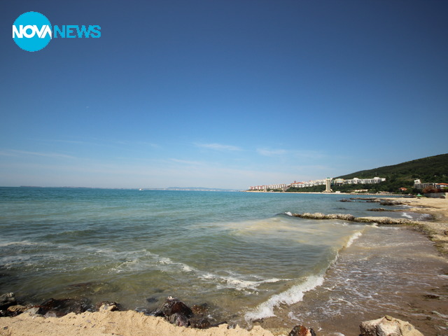Изтичащи отходни води в морето около комплекс "Елените"