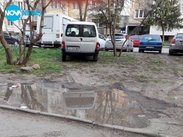Паркиране в тревните площи 2