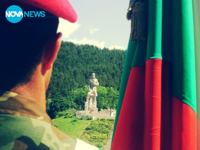 Почитаме паметта на Ботев и загиналите за свободата на България