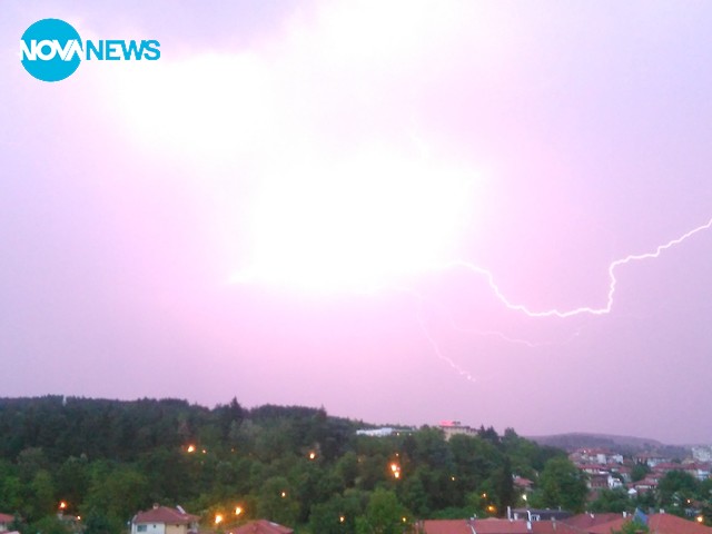 Мълнии над Казанлък