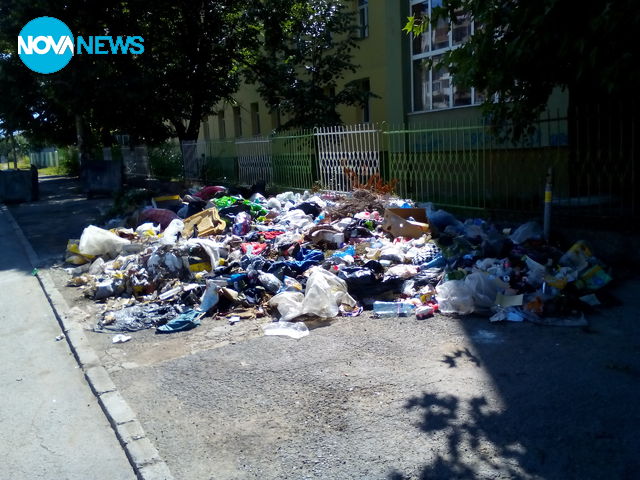 Сметище пред училище в град Перник