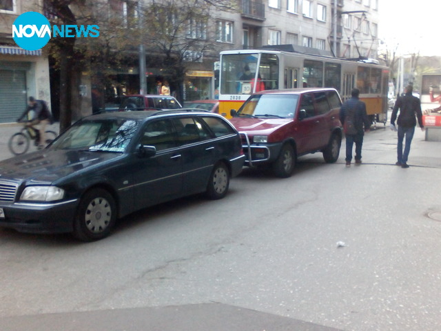 Нагло паркиране върху тротоара в центъра на София