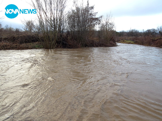 Река „Бели Лом“ в Разград опасно вдига нивото си