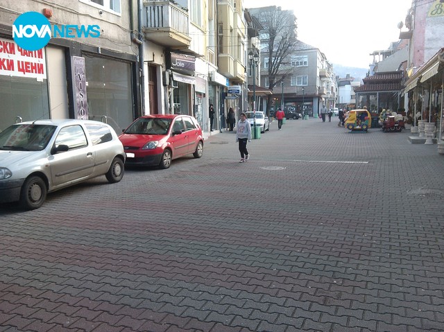 Централната пешеходна зона в Асеновград