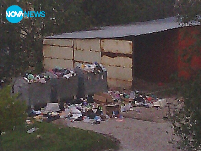 Контейнерите в Червен бряг