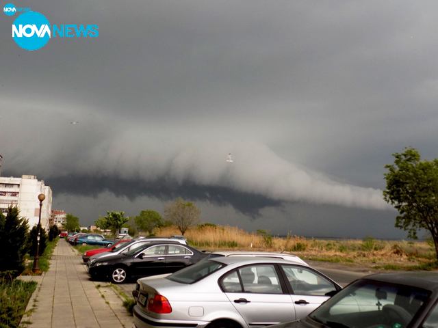 Гръмотевична буря край Поморие