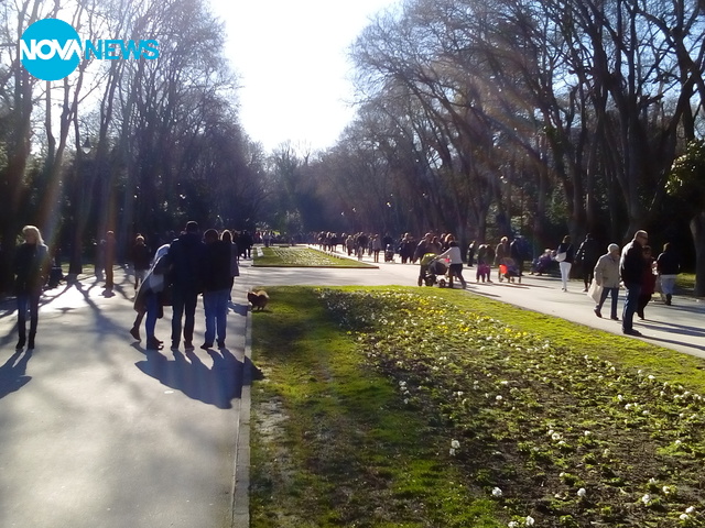 Пролет в морската градина на Варна