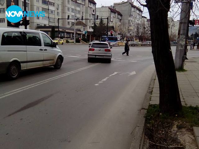 На светофара