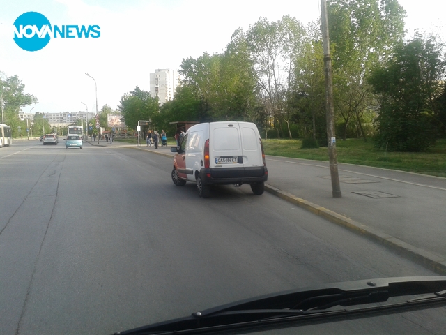 Така се спира на спирка!