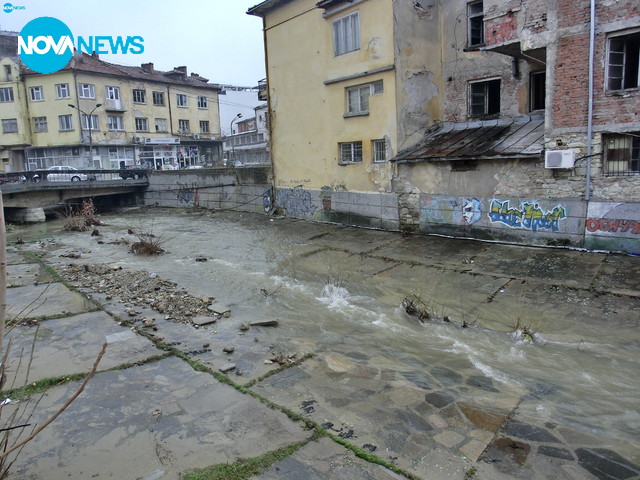 Непочистеният канал в Кърджали