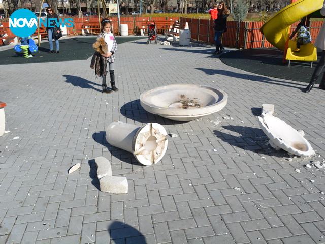 Вандали рушат детски площадки