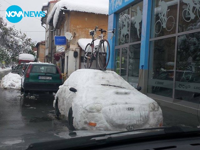 Напук на времото, колоездачите си правят сервизни коли