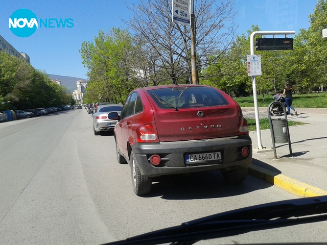 Така се спира на спирка!