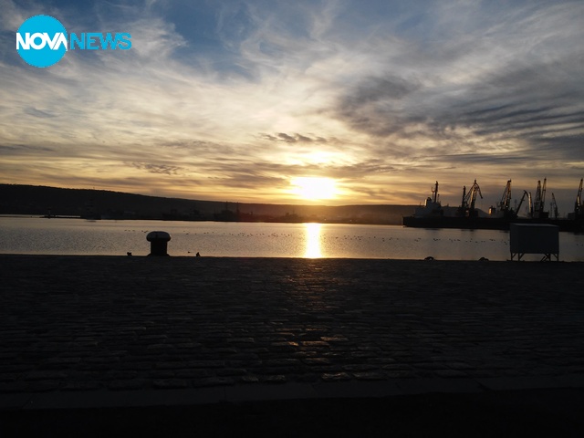 Залез на пристанище Варна