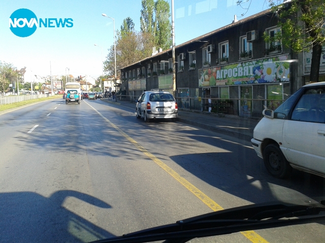 Така спират агрономите пред аптеката!