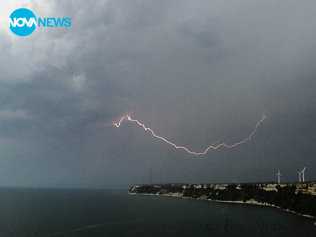 Мълнии край нос Калиакра