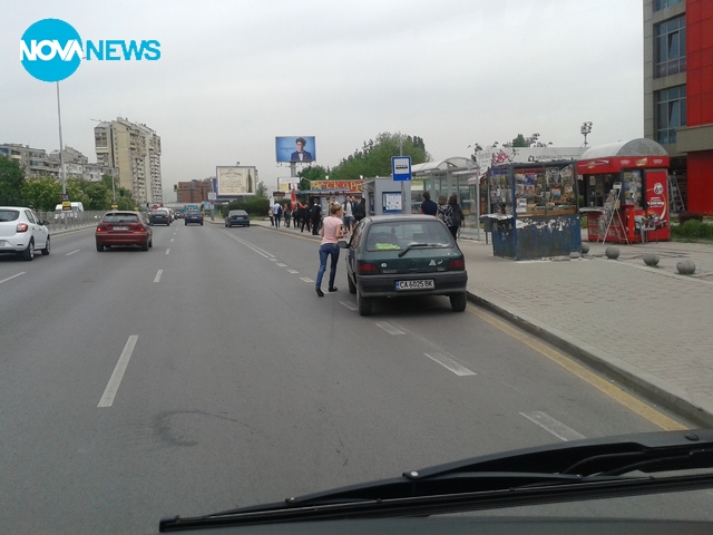 Така се спира на спирка!