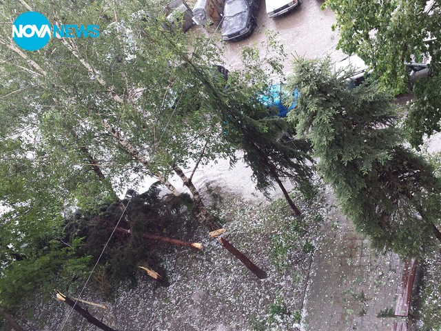 Страшна градушка се изви в кв. "Люлин" 4