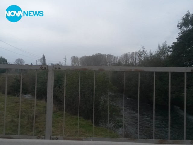 Така се почистват коритата на реките