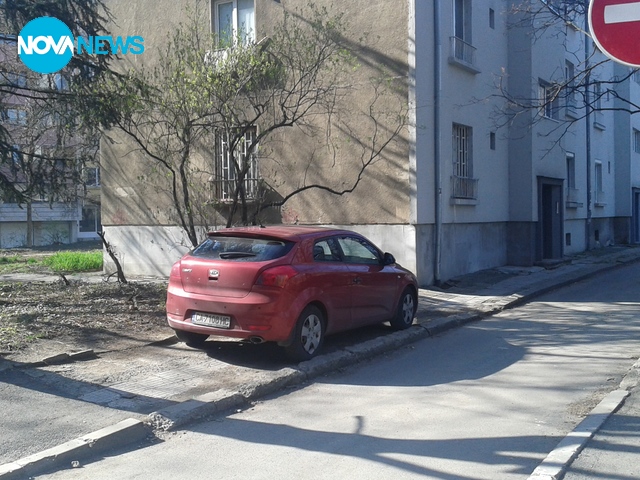 Паркиране на тротоара