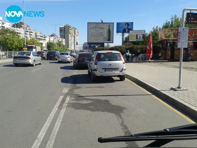 Така се спира на спирка!