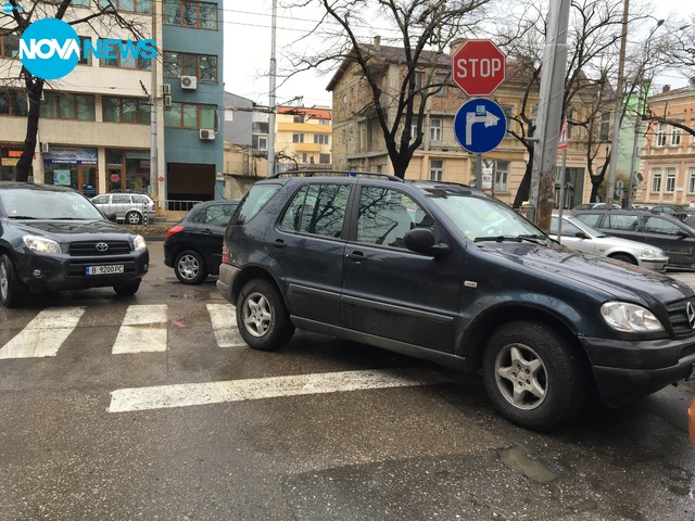 Кола възпрепятства движението