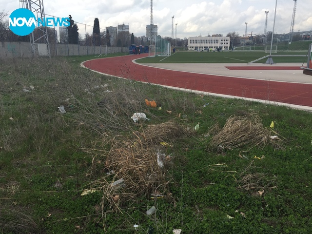 Мръсотия на стадион във Варна