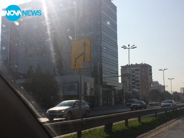 Хиляди разлепени рекламни брошури