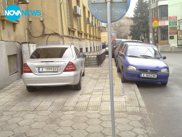 Къде паркират служителите на ГДО в Хасково?