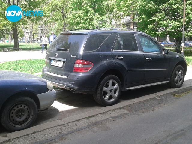 Паркиране на тротоара