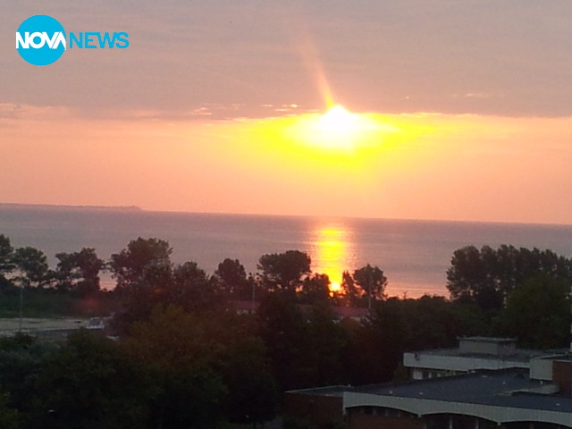 Изгрев през август
