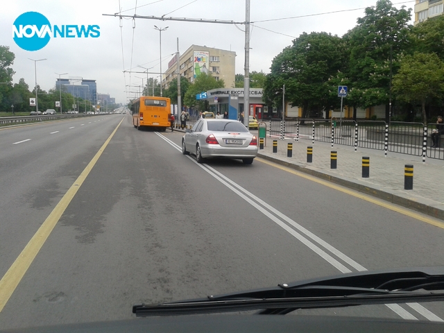 Така се спира на спирка!