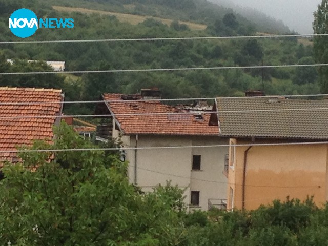 Гръмотевица подпали къща в с. Кладница