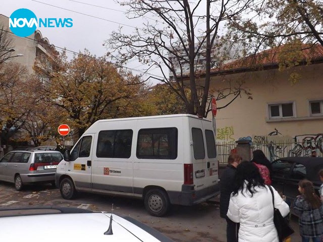 На училище с риск за живота