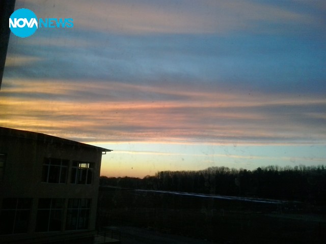 Сутрешните червеникави облаци