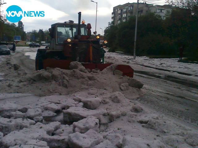 Ул. "Търговска" след градушката в гр. Ловеч
