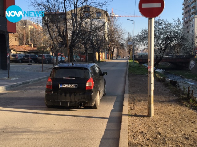 Движение на коли в насрещното платно на столичен булевард