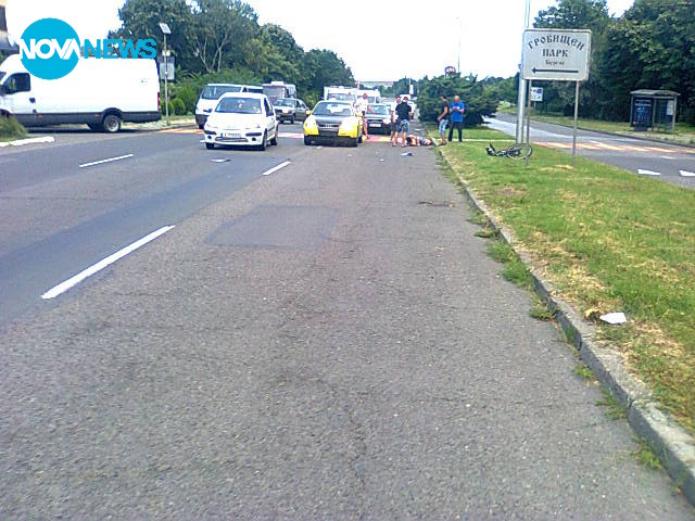 Блъснат велосипедист на пешеходна пътека