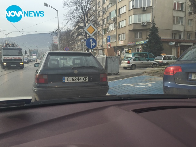 Паркиране на бул. "Черни връх"