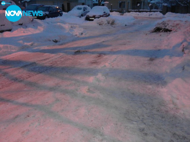 Заледените улици в град Враца