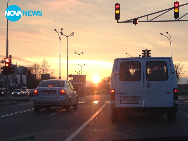 Залез на градски фон в Бургас