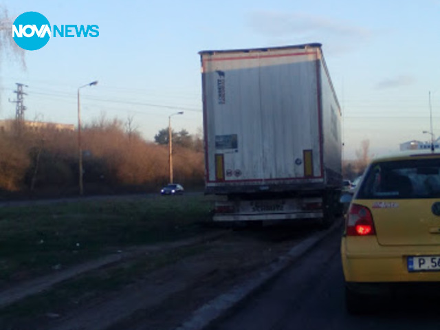 Абсурден международен път Е85