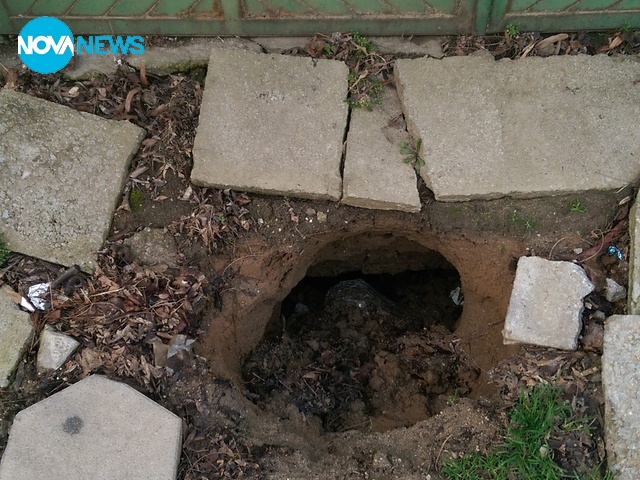 Огромна дупка на тротар в кв. "Лозенец"
