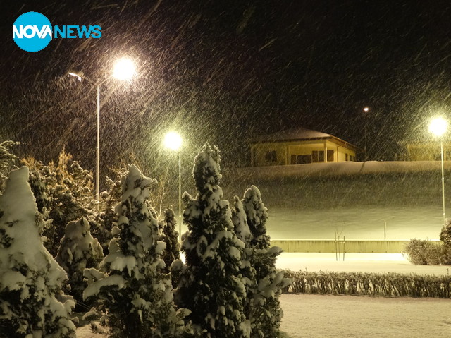 Обилен снеговалеж цяла нощ в Габрово