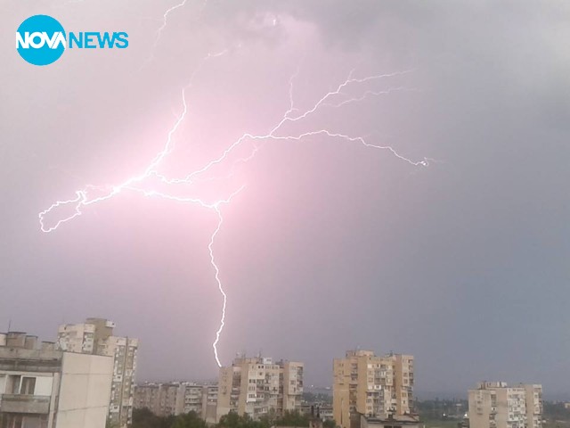 Гръмотевична буря над Бургас