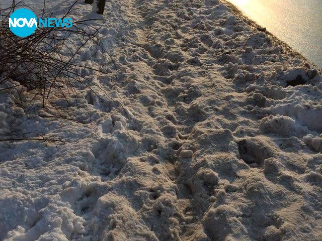 "Почистените" тротоари на бул. "Каблешков" в София