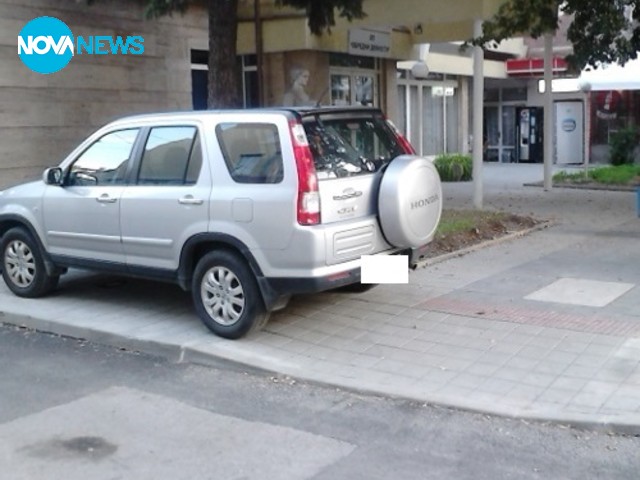 Как се паркира по новите тротоари в Перник